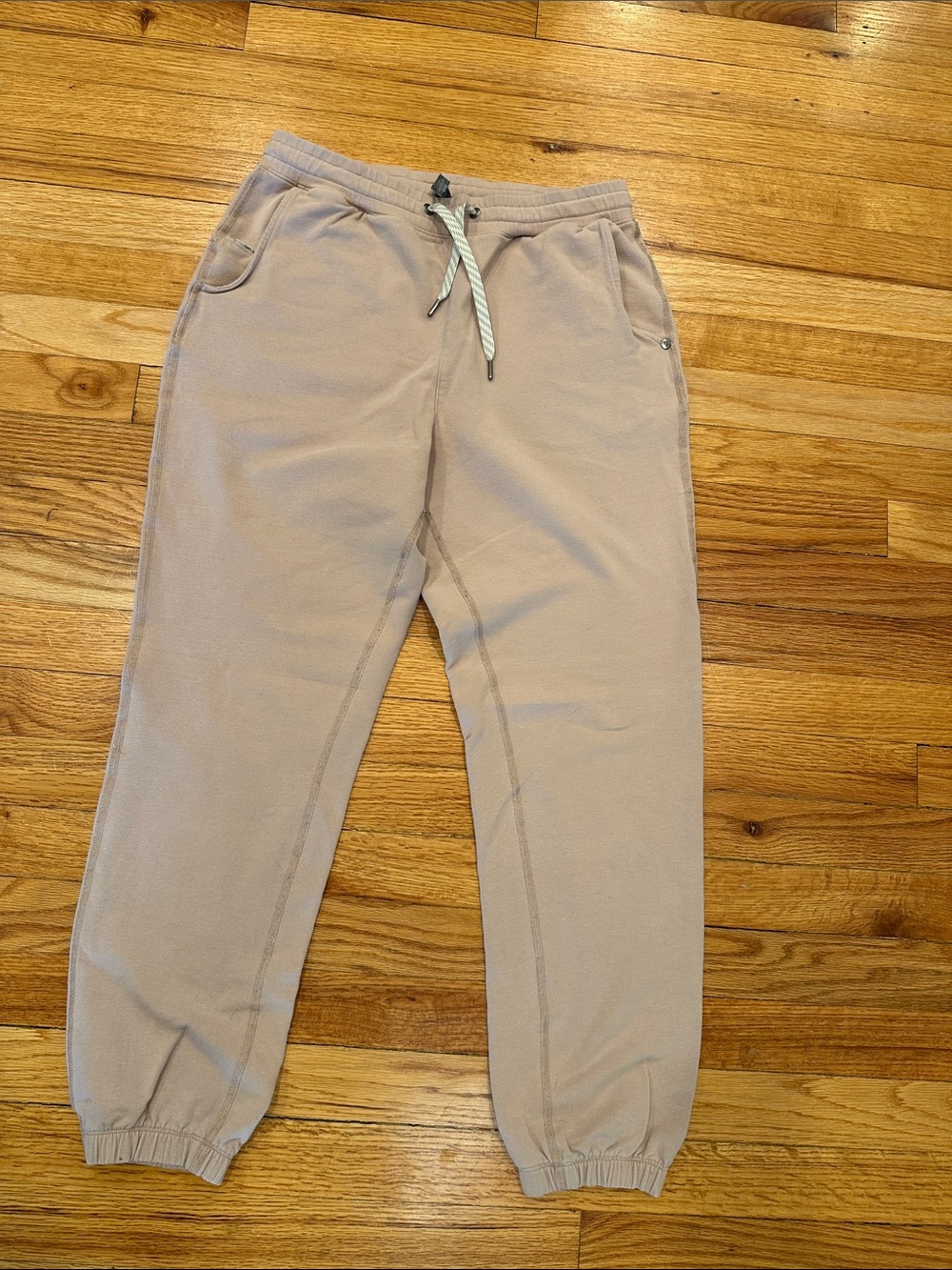 Vuori light dusty rose joggers, size S. Drawstring, back pockets, so soft!